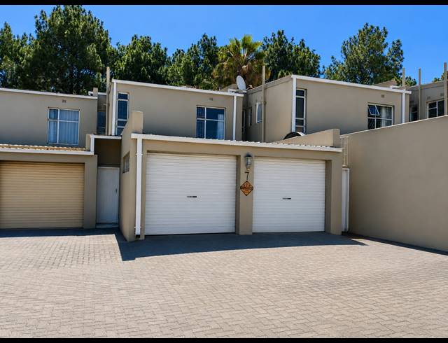3 BEDROOM TOWNHOUSE FOR SALE IN THREE RIVERS PROPER